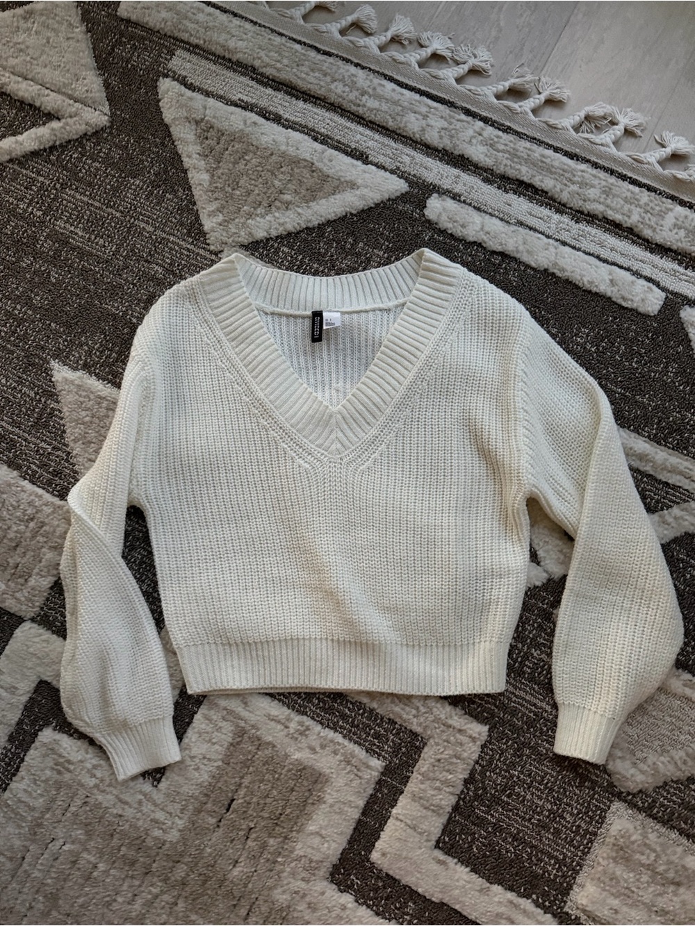H&M v neck sweater S